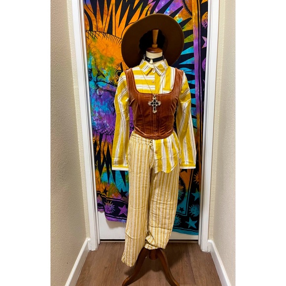 π Lovely modern striped button top - Picture 9 of 11